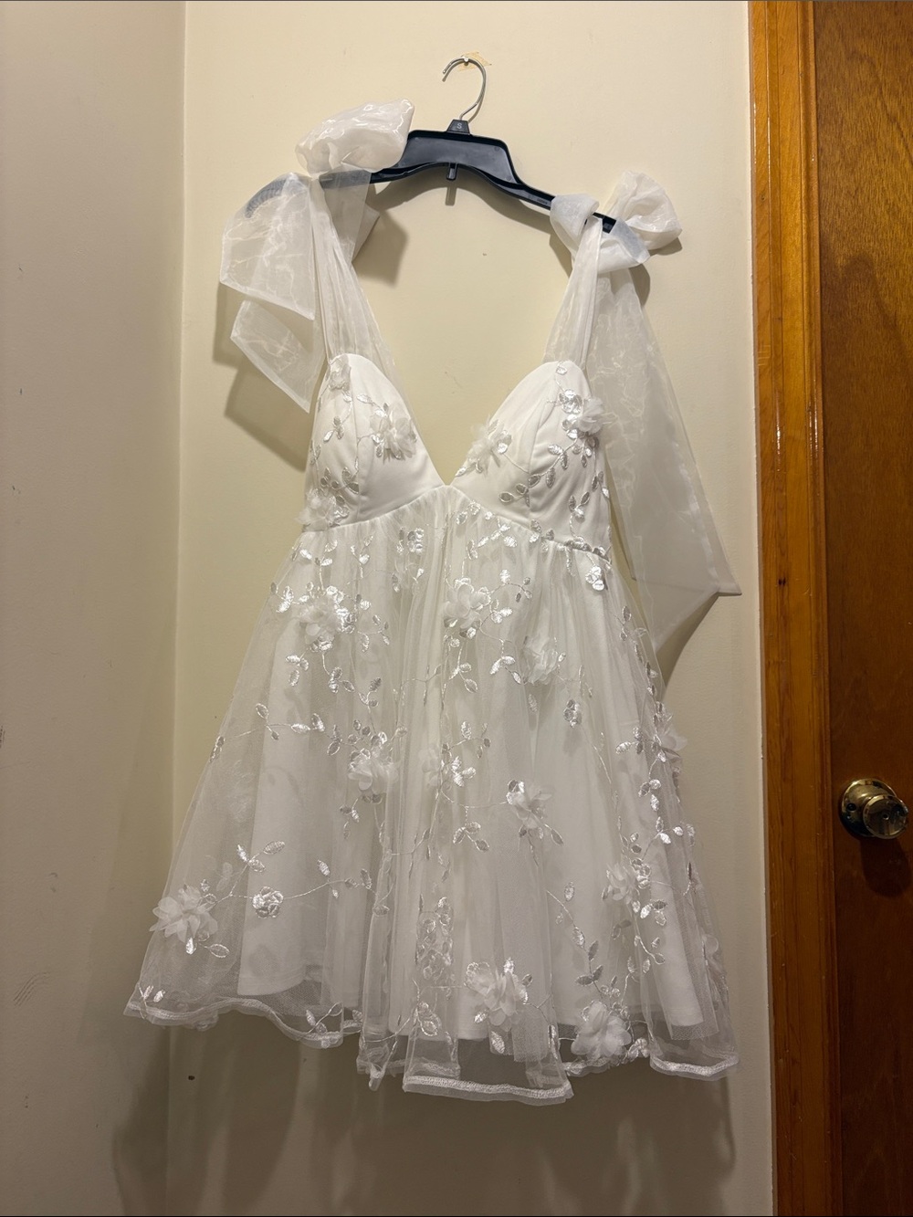 NWT White Floral Embroidered Tulle Mini Dress Boutique Size Medium